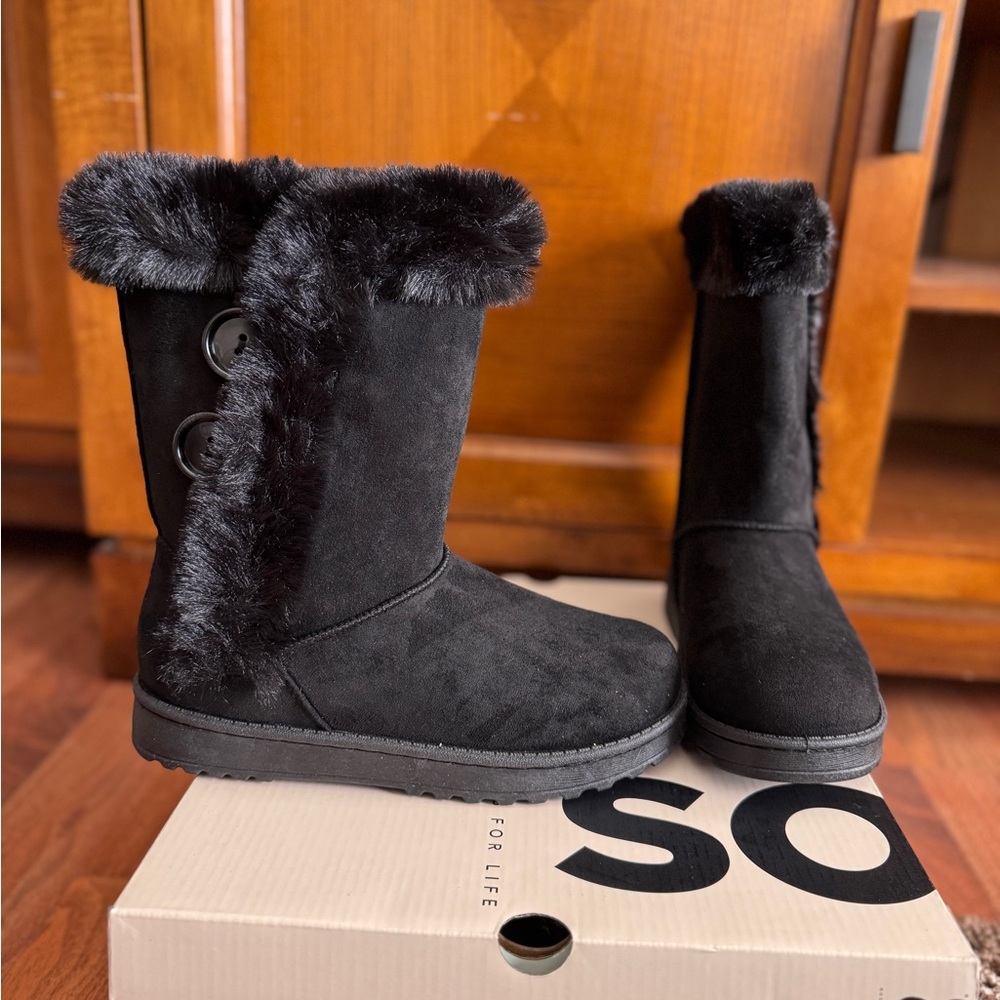 Cozy Black Fur-Lined Women's Boots